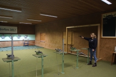 Dosenschießen mit dem Revolver